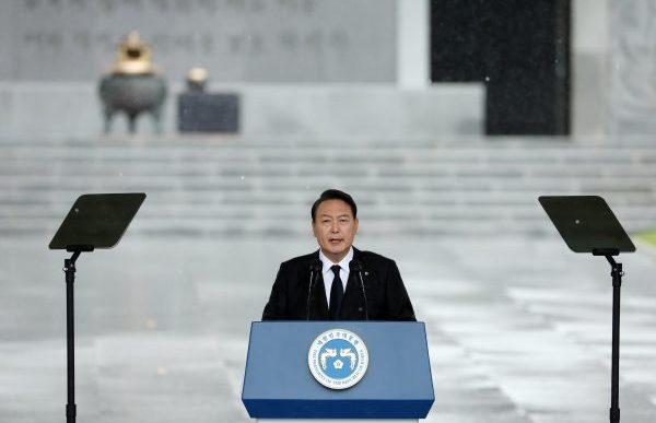 Arrest Warrant Issued Against South Korean President Yoon