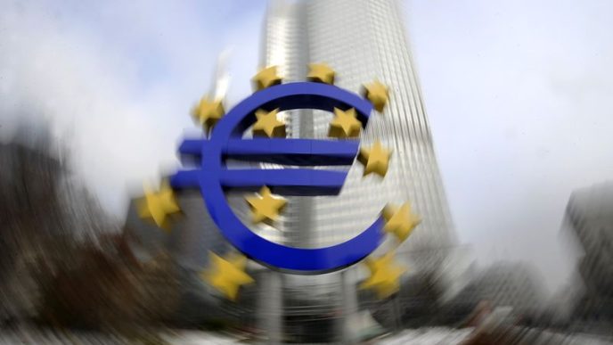 European shares flat as gains in healthcare,