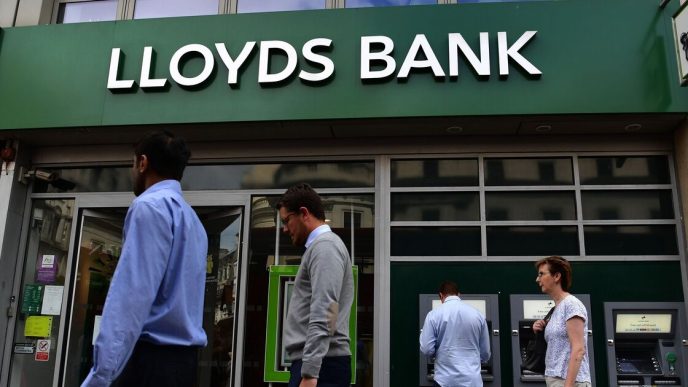 Lloyds Bank warns Britons of password scam to