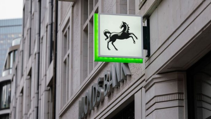 Lloyds, Halifax and Bank of Scotland to close 136