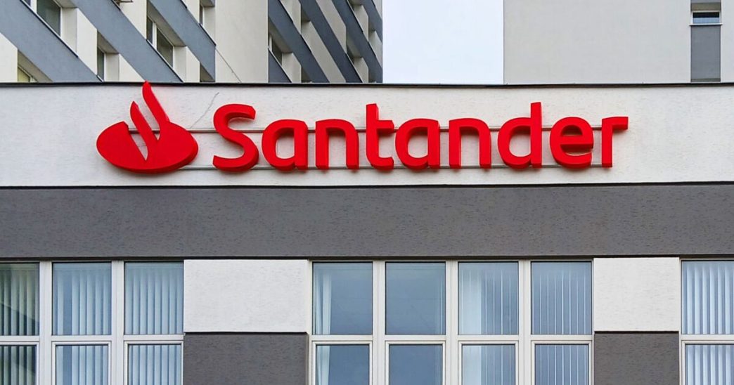 Santander pays instant £150 directly into