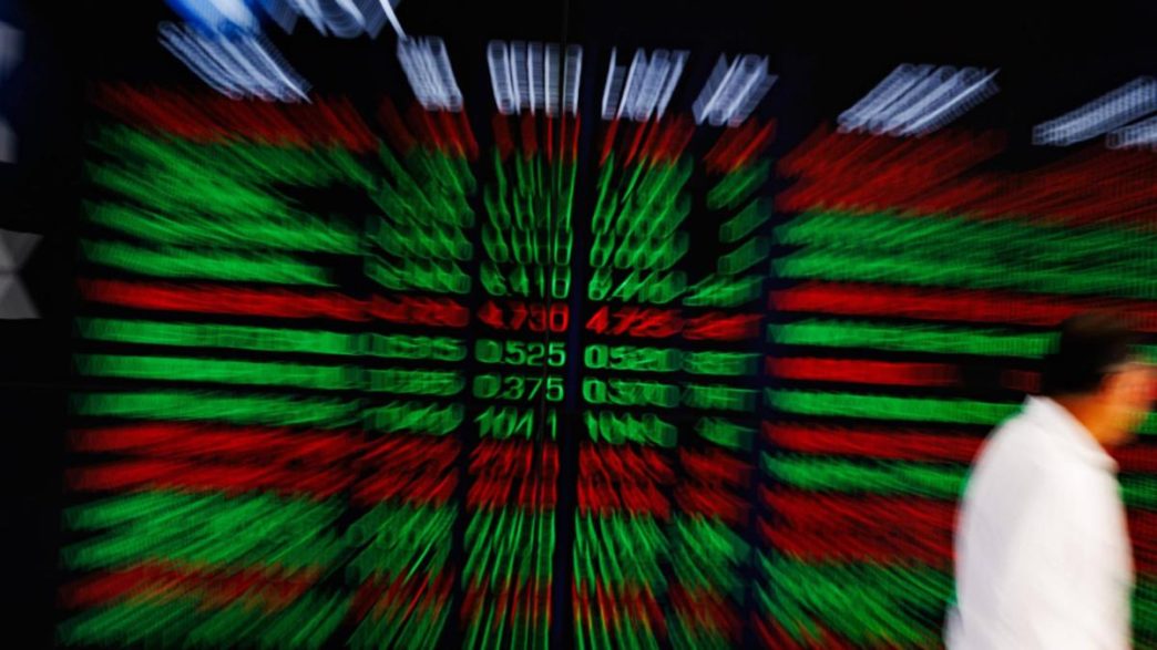 ASX200 falls as the market waits for key US data