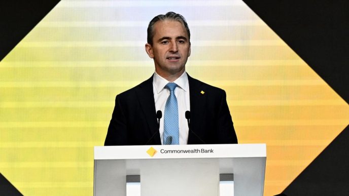 Commonwealth Bank warns economy still fragile as