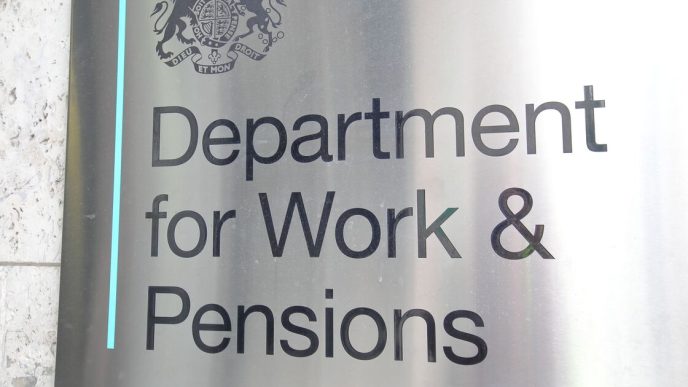 DWP issues earnings warning to people claiming one