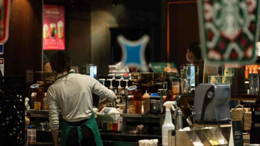 Government opposes push to slash penalty rates