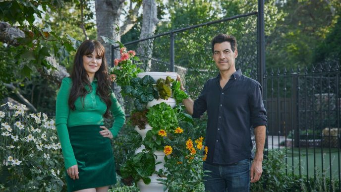 How Zooey Deschanel is on a Mission to Make Fresh