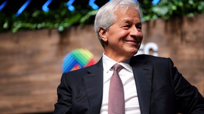 JPMorgan's CEO Doesn't Care About the Hybrid Work