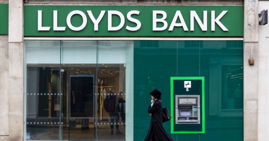 Lloyds £175 bank switch bonus 'for anyone earning