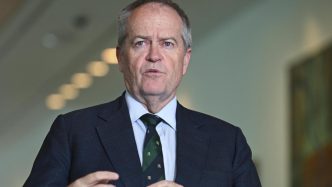 Former Labor minister Bill Shorten urges Aus to