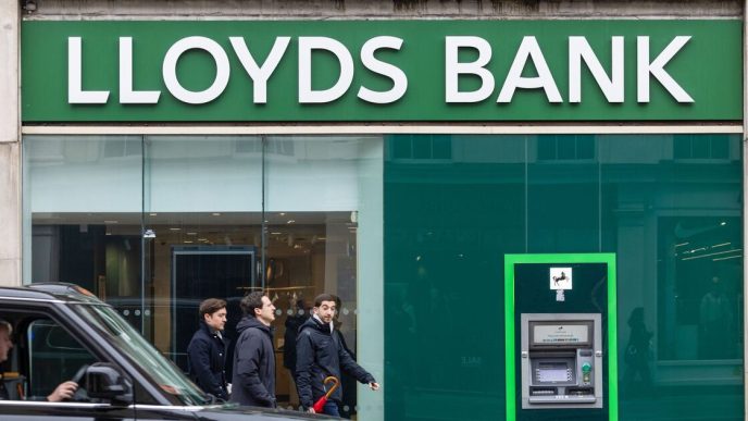 Three major banks to make big change to cashing